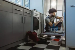سيارة مجهزة تابعة لمركز صيانة بيكو طلخا تصل أمام منزل أحد العملاء لتقديم خدمة صيانة منزلية فورية للأجهزة